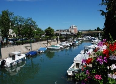 Le port de Nogent-sur-Marne, offre un cadre de vie agréable aux Nogentais
