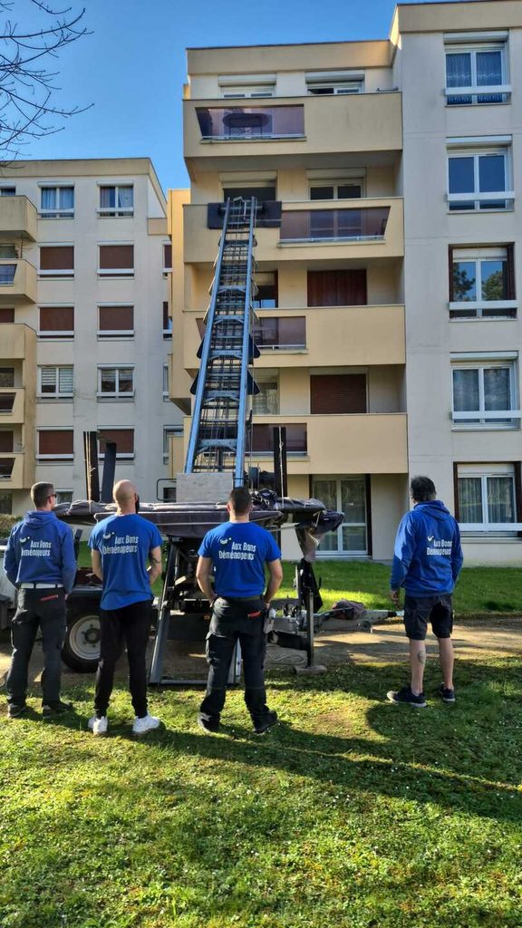 Monte-meubles - L'équipe sur le terrain
